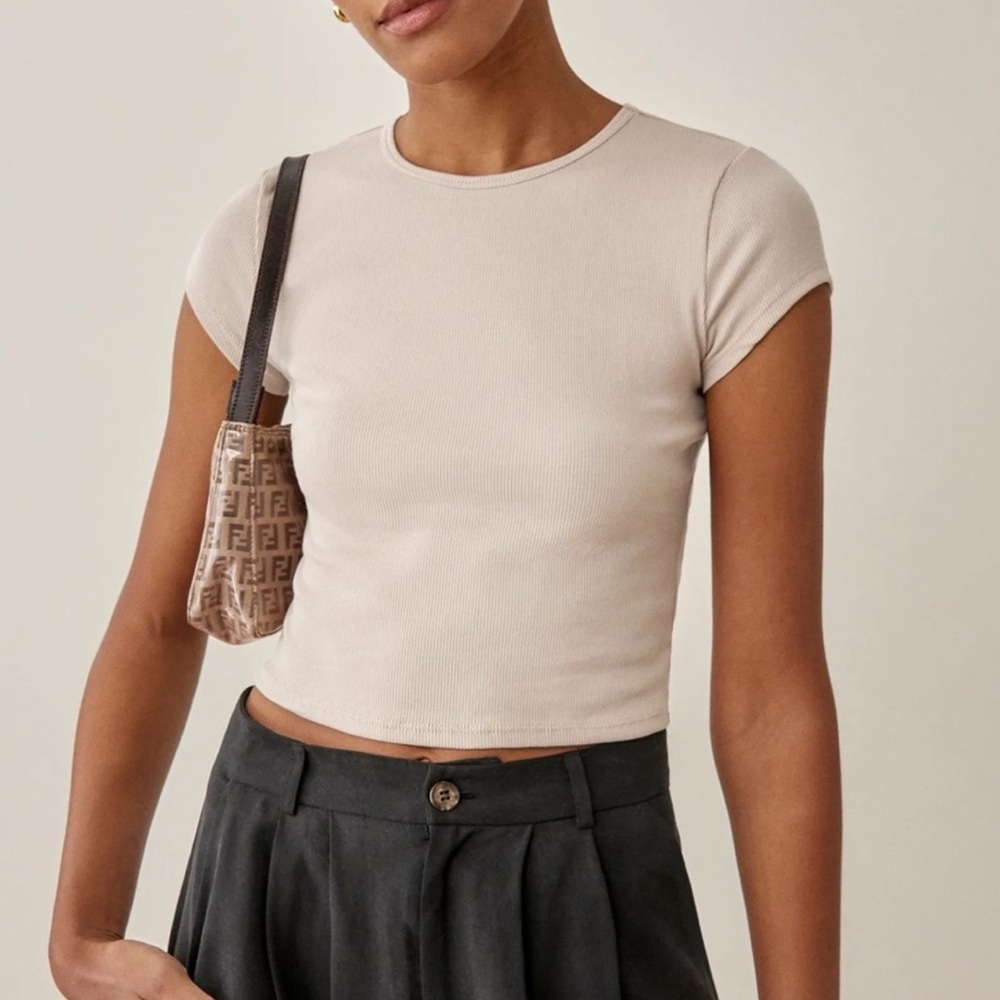 Reformation Muse Tee in Beige. Size Medium